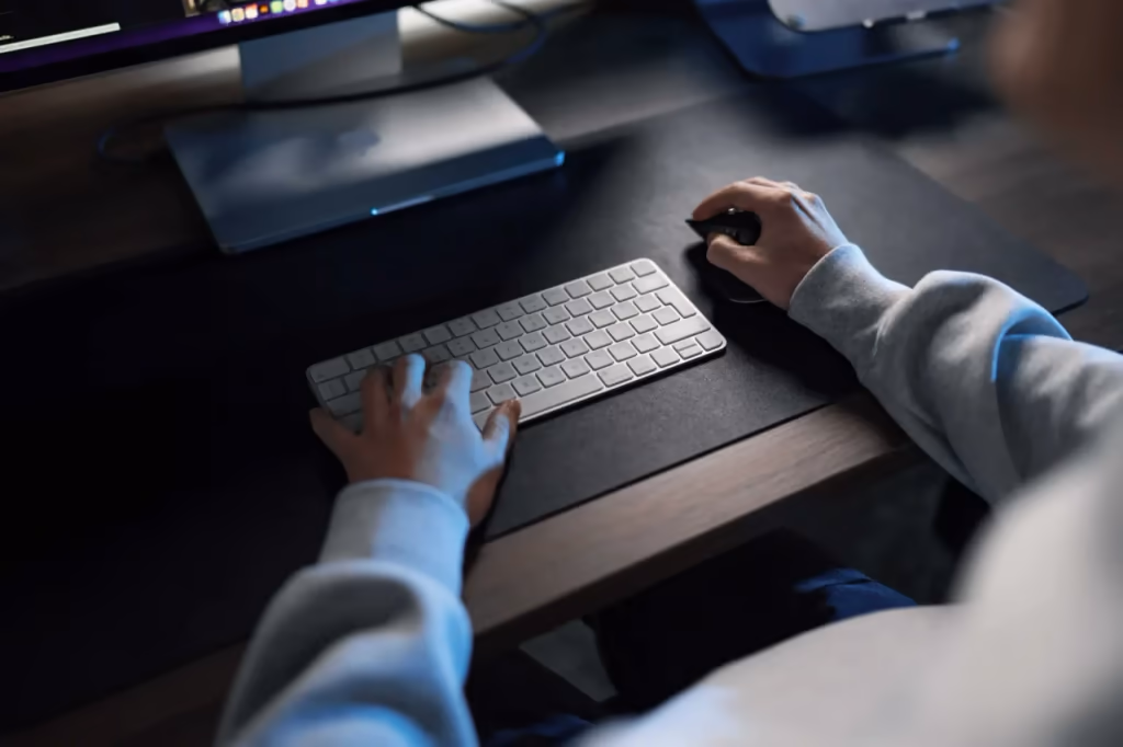 Contentwerk achter een computer